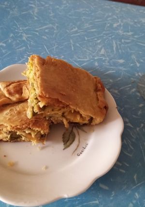 Una foto de Tarta zapallito y puerro con hojaldre fácil🍕