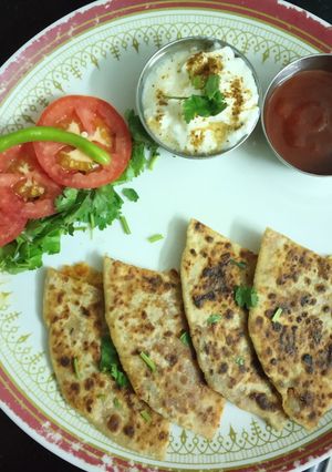 A picture of Onion paratha.