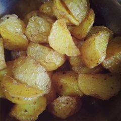 A picture of Fried potatoes.