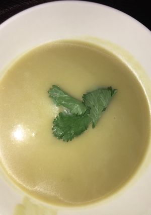 Una foto de VICHYSSOISE CALIENTECrema de ajoporro y papas