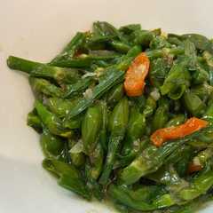 A picture of Tumis Genjer (tidak pahit dan tetap hijau).