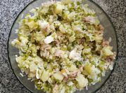 Una foto de salpicon de pollo con papas