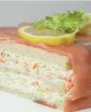Pastel de salmón con pan de molde y mayonesa