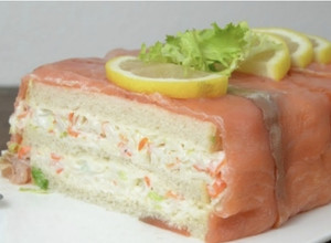 Foto principal de Pastel de salmón con pan de molde y mayonesa