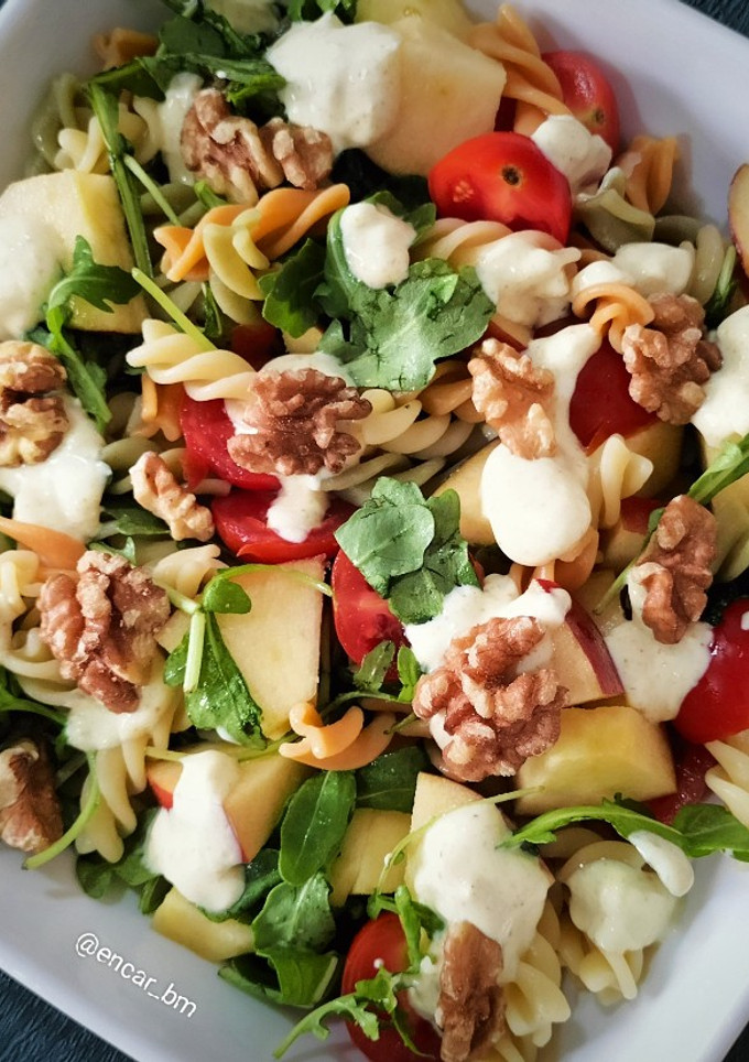 Una foto de Ensalada de pasta con manzana, rúcula y queso batido al curry
