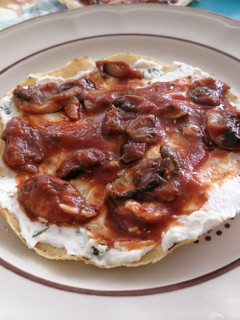 Una foto de Tostadas de champiñones