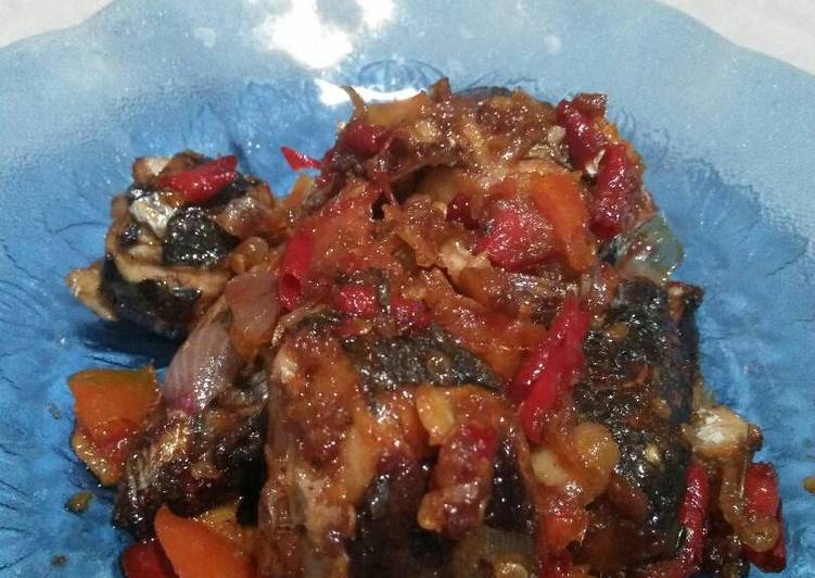 Ikan pindang sambal pedas manis