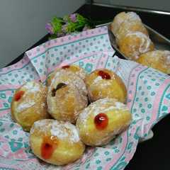 Bomboloni Ubi Isi Strawberry রেসিপির প্রধান ছবি