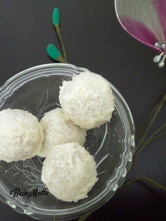 A picture of Ferrero Snow Balls.