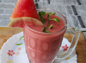 A picture of Watermelon 🍉 gauva mix juice.