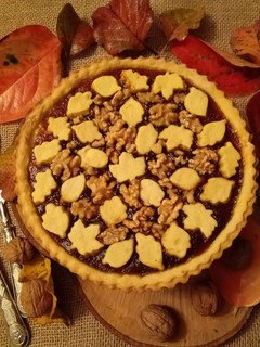 Foto di Crostata autunnale marmellata e noci