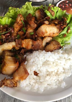 รูปของ หมูสามชั้นคั่วพริกเกลือ + บุกข้าว ตีโต