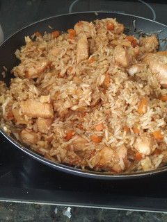 Una foto de Pavo teriyaki con arroz y verduras