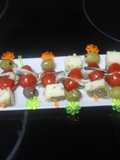 Banderillas de queso con orégano y boquerones en vinagre