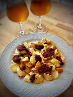 Una foto de Papas con salsa especial de ñoras (en airfryer)