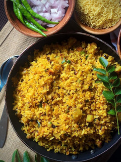 इंदौरी पोहा (indori poha recipe in Hindi) रेसिपी मुख्य फोटो