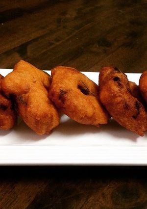 A picture of Urad dhal vada.