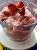 Crema helada de banana con frutillas 🍓