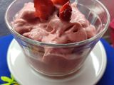 Crema helada de banana con frutillas 🍓