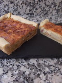 Una foto de Pastel de puerro y  bacon