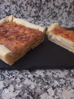 Una foto de Pastel de puerro y bacon