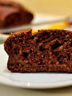 Una foto de Bizcocho de plátano y chocolate. Bajo en grasa y sin azúcares añadidos