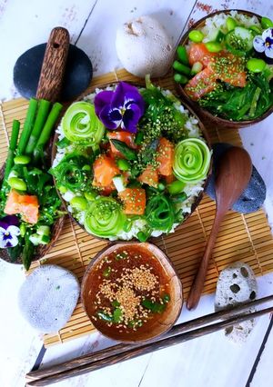 Une photo de Poke bowl zen et bien-être
