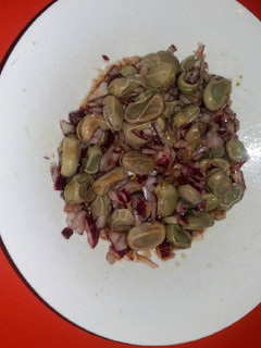 Una foto de Ensalada de habas
