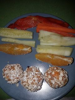 Una foto de BLW albóndigas de pollo con boniato