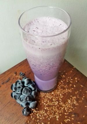 A picture of Apple Blueberry Milkshake.