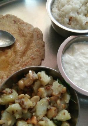 A picture of Aloo ki sukhi sabji.
