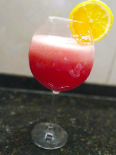 Una foto de Smoothie de sandía y naranja 🍉🍊🧊