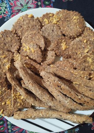 Una foto de Crackers de semillas y harina integral