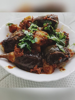 बैंगन आलू मसाला (baingan aloo masala recipe in Hindi) रेसिपी मुख्य फोटो