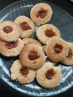 Una foto de Ojitos de coco con dulce de leche