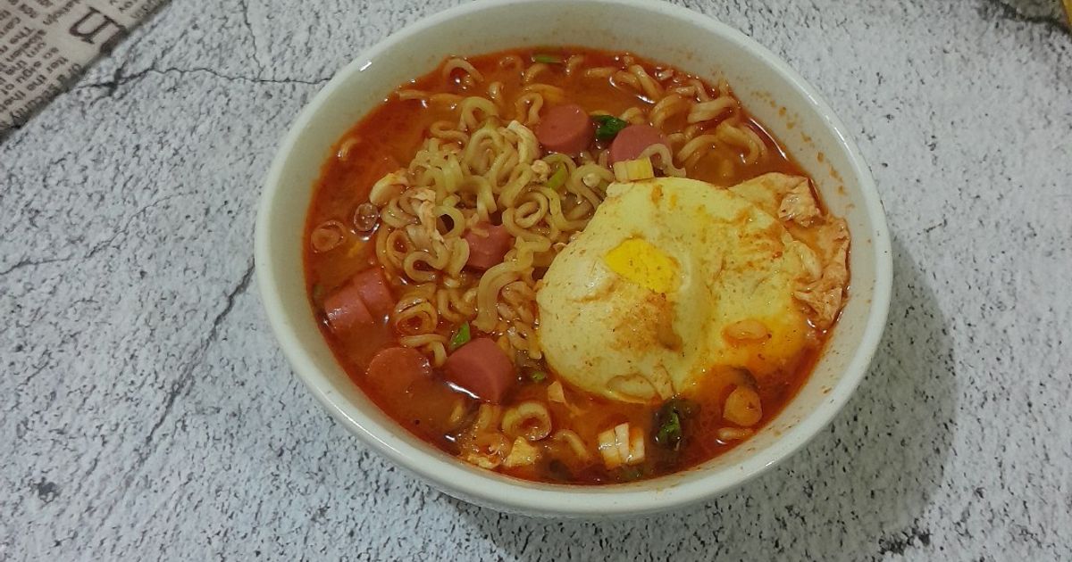 Mie Kuah Pedas Sosis