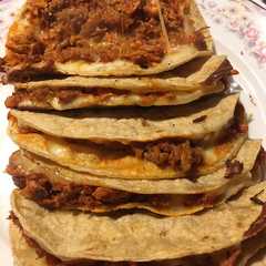 Una foto de Quesadillas de chicharrón prensado