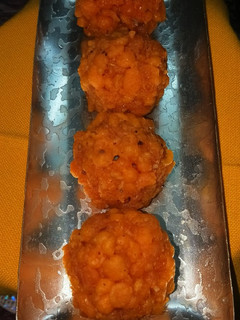 બુંદી ના લાડુ (Boondi Ladoo Recipe In Gujarati) રેસીપી મુખ્ય ફોટો