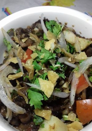 A picture of Black cholay ki chaat.