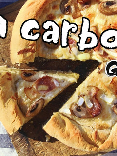 Una foto de Pizza carbonara rellena de queso