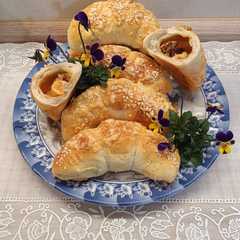 Pihe-puha sajtos kolbászos kifli 🌭🥐🌭-レシピのメイン写真