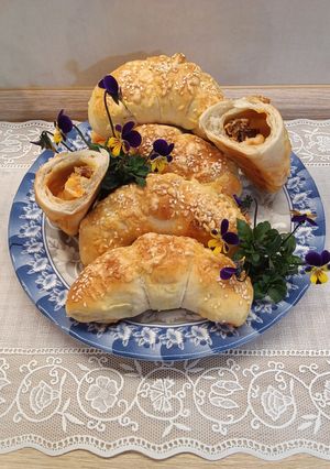 Pihe-puha sajtos kolbászos kifli 🌭🥐🌭 recept fotója