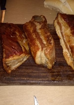 Una foto de Pechito de cerdo con ensalada fresca
