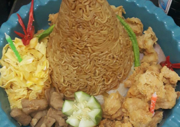 Tumpeng mie spesial