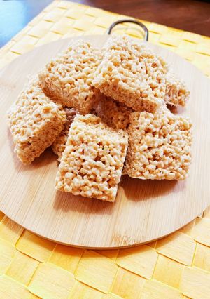 A picture of Delicious Rice Krispie Treats.