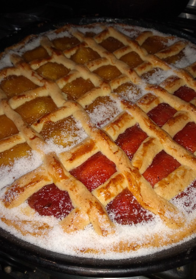 Una foto de Pasta frola de dos gustos súper fácil para el momento o frezar