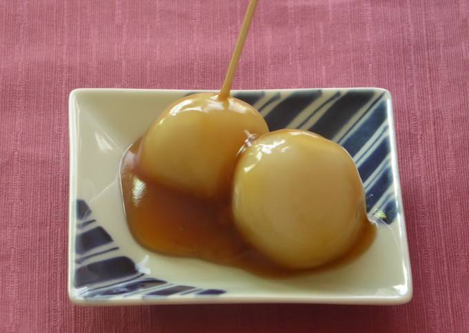 Mochi-Bällchen mit süßer Sojasauce (Mitarashi Dango)