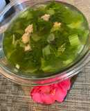 Canh cải xanh nấu thịt gà băm