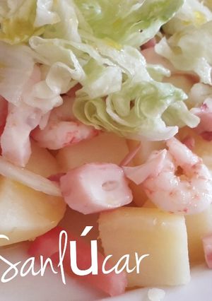 Una foto de Ensalada de patata templada con gambas y pulpo