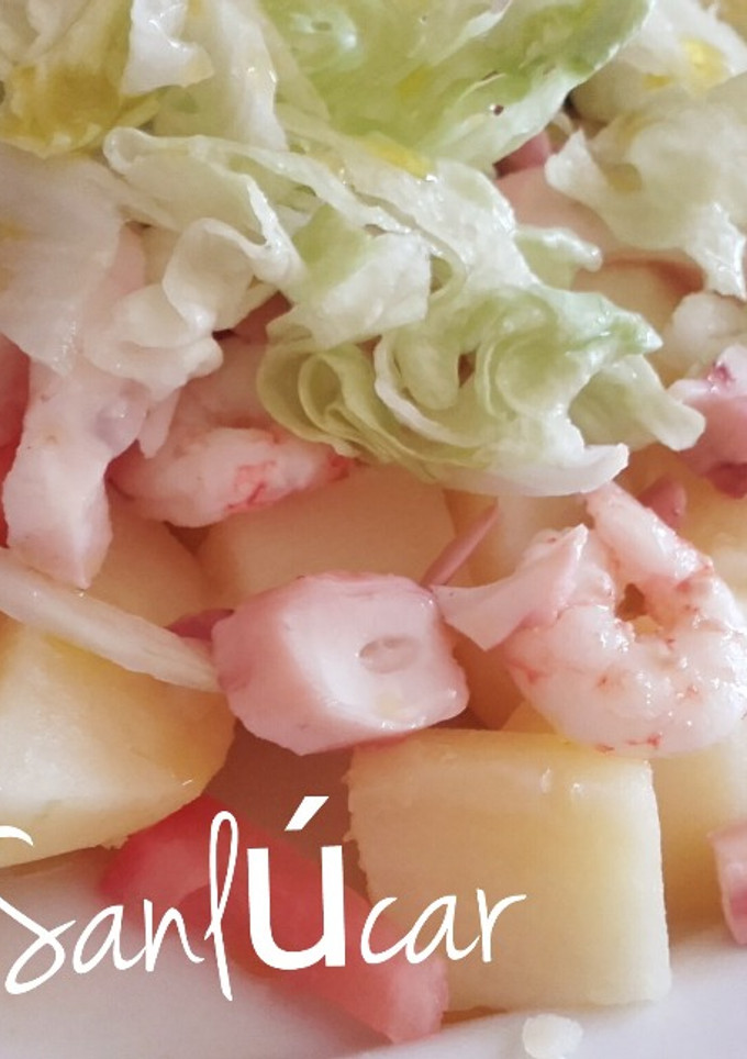 Una foto de Ensalada de patata templada con gambas y pulpo